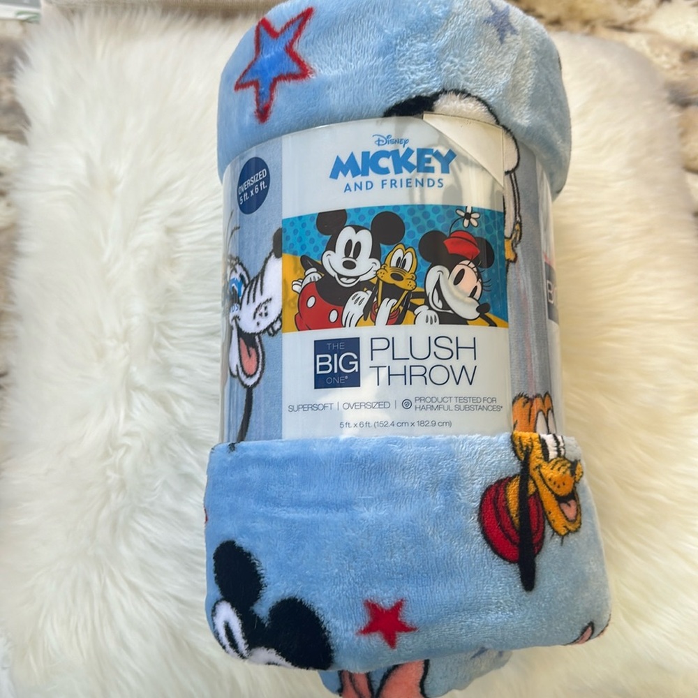 Mickey and friends plush throw
